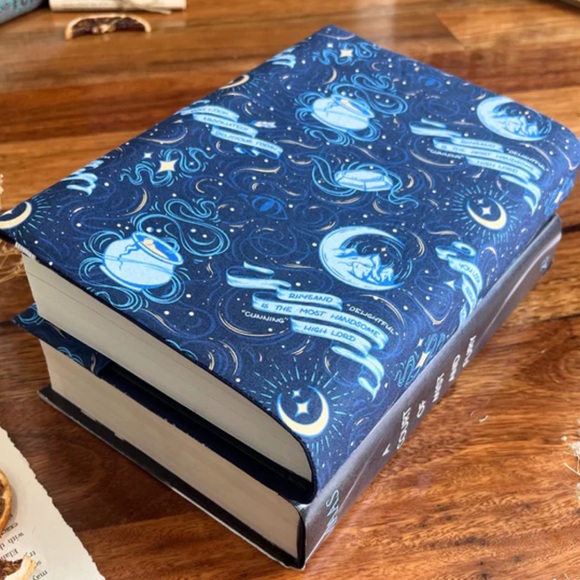 A Court of Thorns and Roses ACOTAR New Fabric Dust Jacket - Picture 5 of 7